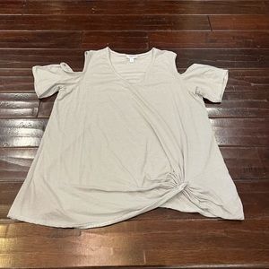 Womens plus boutique+ short sleeve cold shoulder twist front blouse